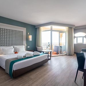 Zimmer mit Kingsize-Bett